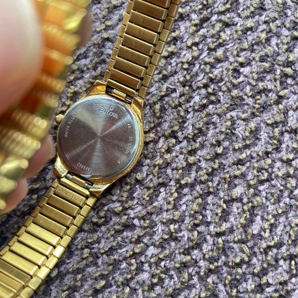 Bulova Caravelle C969582  Women’s Gold Tone Date Stainless Steel Bracelet Watch - Picture 6 of 9